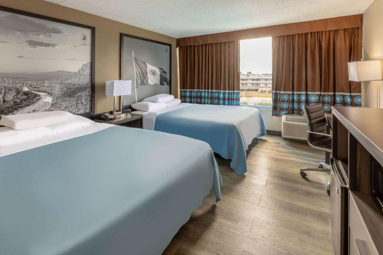 Super 8 By Wyndham Laredo Exterior foto