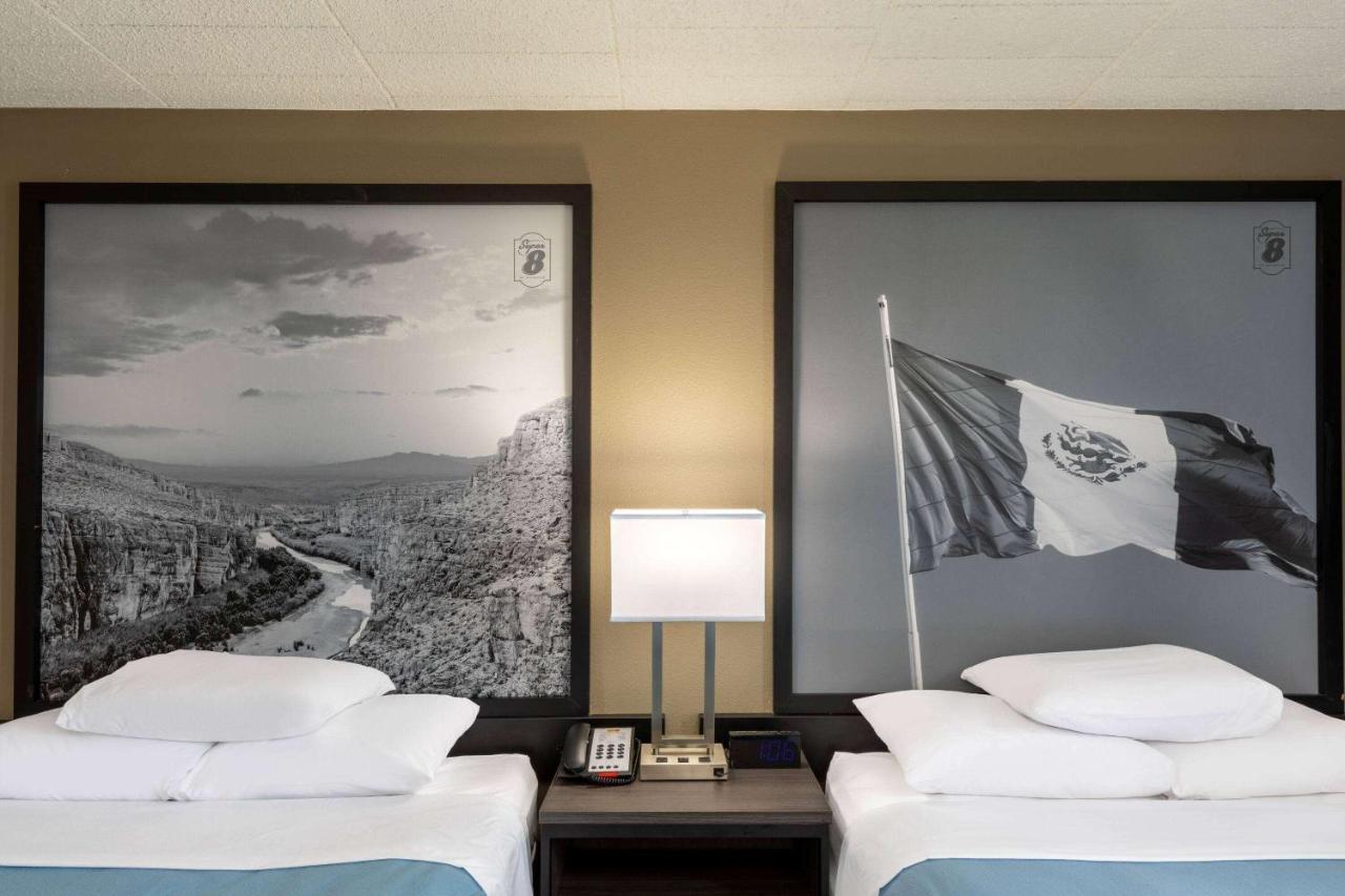 Super 8 By Wyndham Laredo Exterior foto