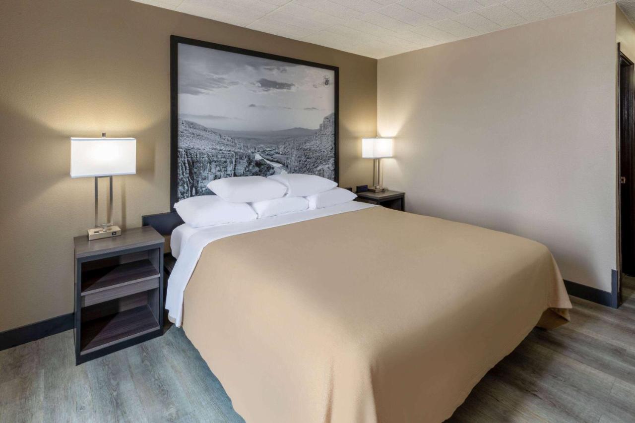 Super 8 By Wyndham Laredo Exterior foto