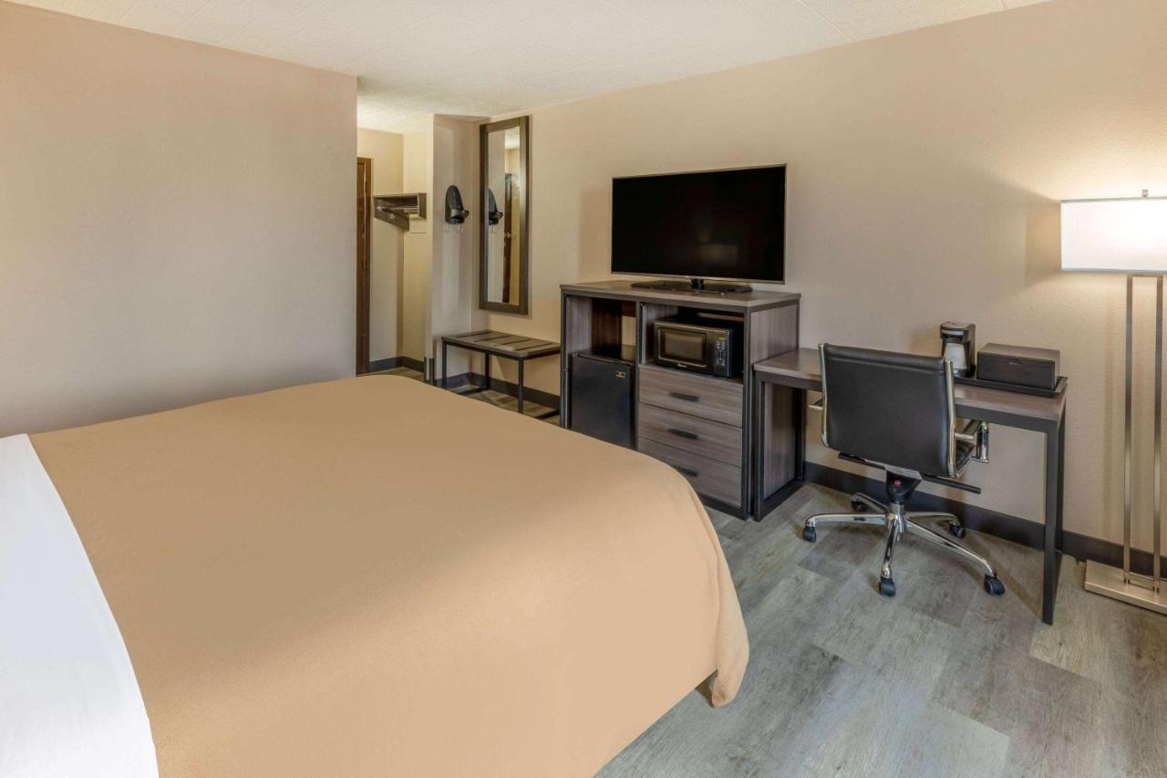 Super 8 By Wyndham Laredo Exterior foto
