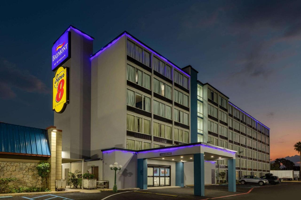 Super 8 By Wyndham Laredo Exterior foto